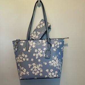Resisting a Beautiful Kate Spade tote bag with matching wallets